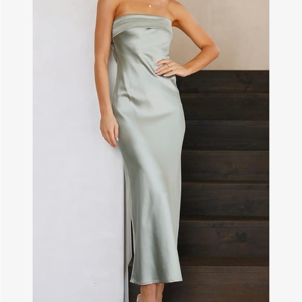 Chic Strapless Satin Gown in Silver
